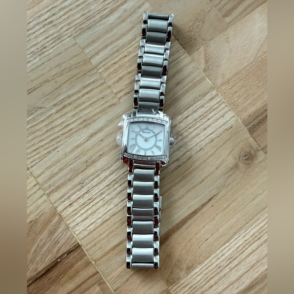 Bulova Diamond Ladies Watch NWT Diamond Bezel Pearl Dial Stainless Bracelet - Picture 7 of 16